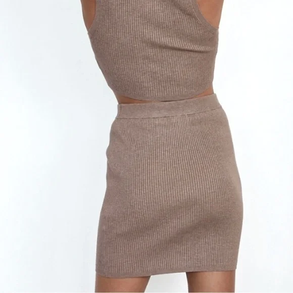 Aritzia Wilfred Reso ribbed knit mini skirt beige stretch Sz Medium - Picture 7 of 11